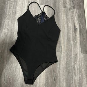 V-NECK BLACK BODYSUIT